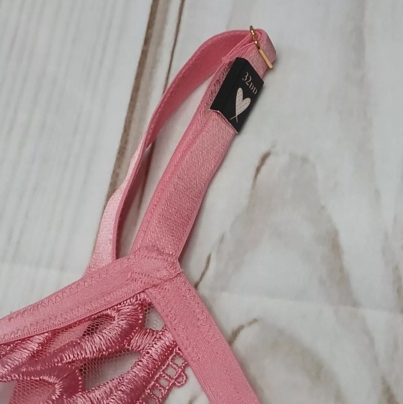 Victoria's Secret Bra Very Sexy Low Cut Demi Strappy Cutout Embroidered 32DD - Picture 5 of 9